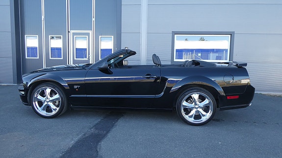 Ford Mustang 14 of 16