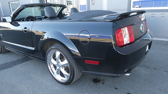 Ford Mustang 15 of 16