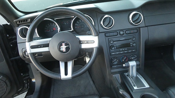 Ford Mustang 11 of 16