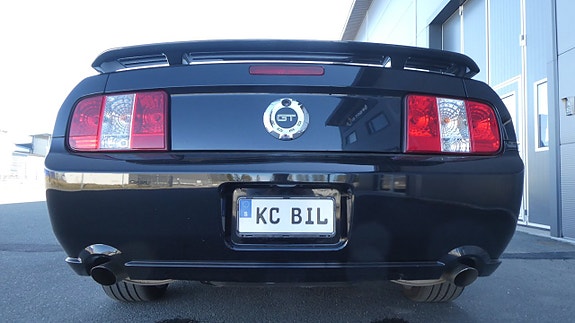Ford Mustang 6 of 16
