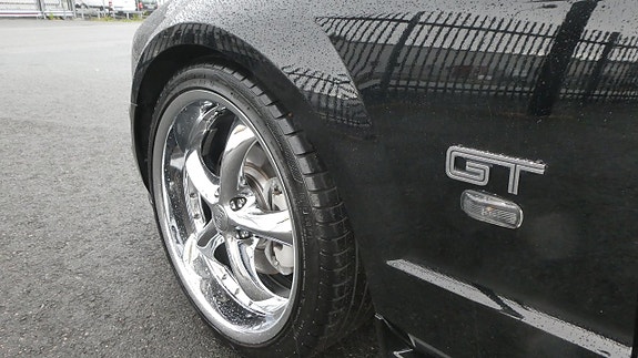 Ford Mustang 12 of 16