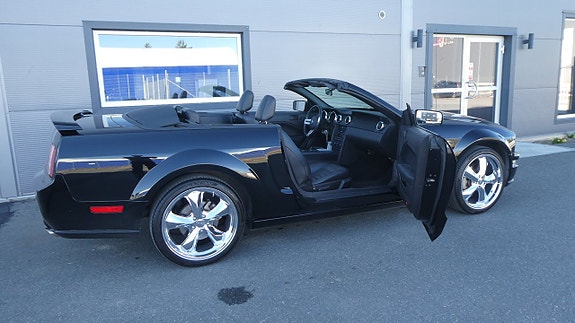 Ford Mustang 4 of 16