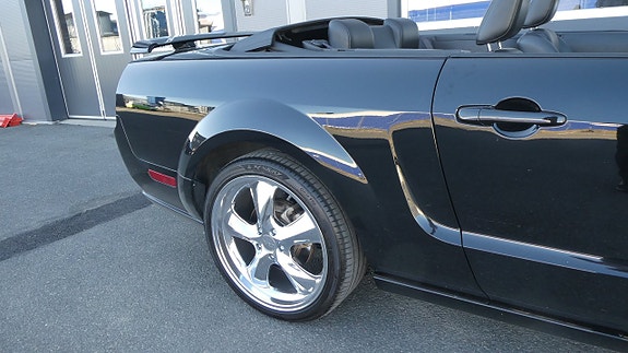 Ford Mustang 7 of 16