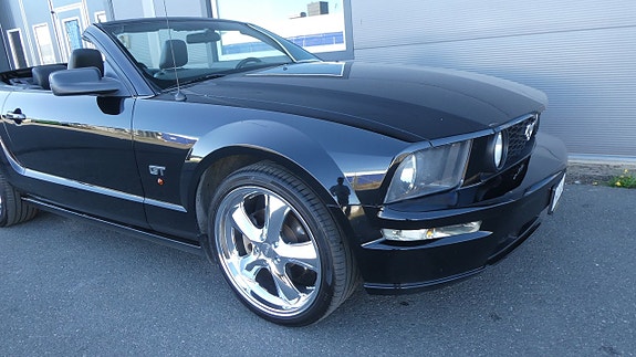 Ford Mustang 5 of 16