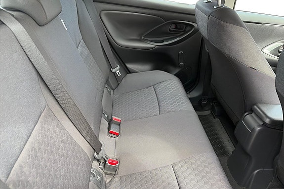 Toyota Yaris 9 of 11