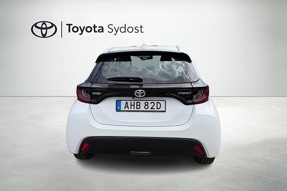 Toyota Yaris 4 of 5