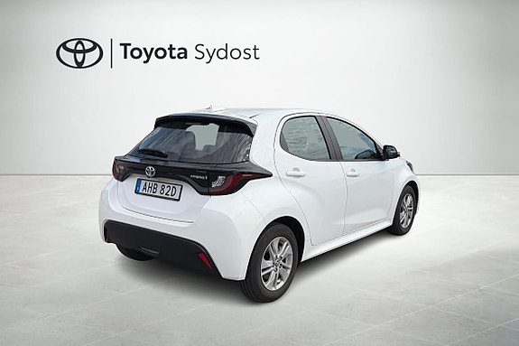 Toyota Yaris 2 of 5