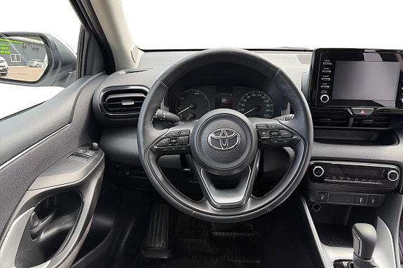Toyota Yaris 6 of 11
