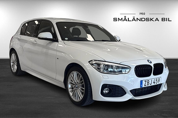 BMW 118i 3 of 5