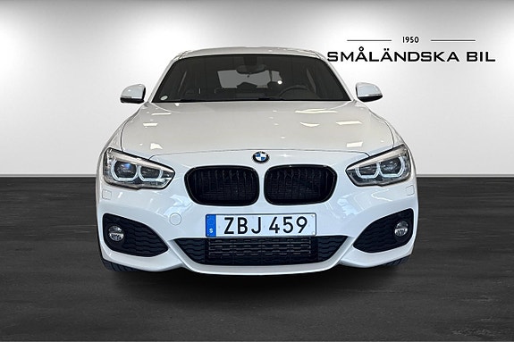BMW 118i 2 of 5