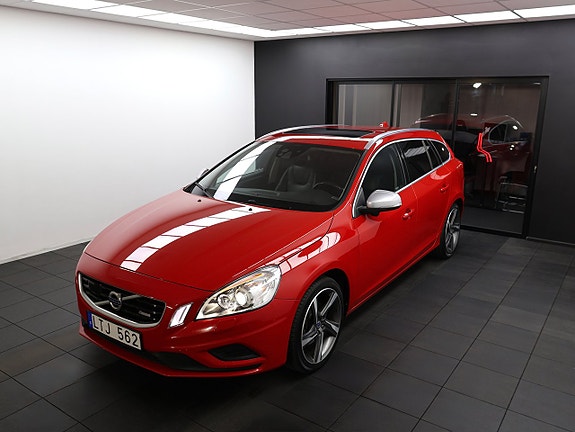 Volvo V60 2 of 5