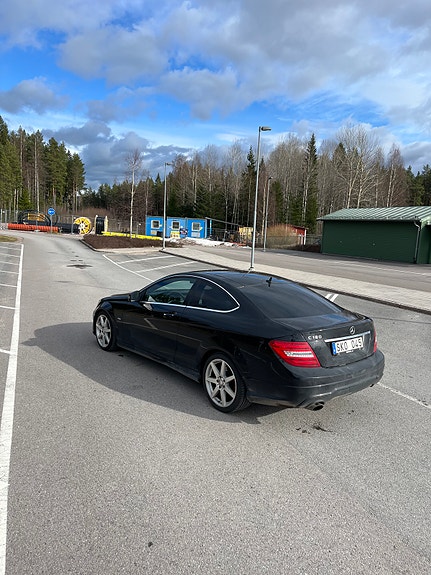 Mercedes-Benz C180 3 of 5