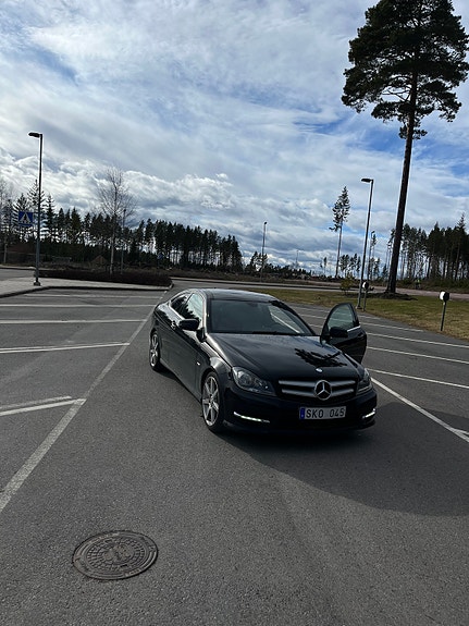 Mercedes-Benz C180 2 of 5