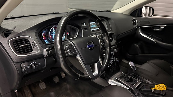 Volvo V40 12 of 27