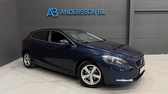 Volvo V40 2 of 27