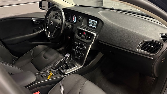 Volvo V40 17 of 27