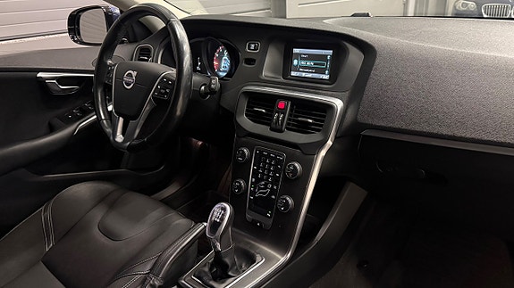 Volvo V40 18 of 27