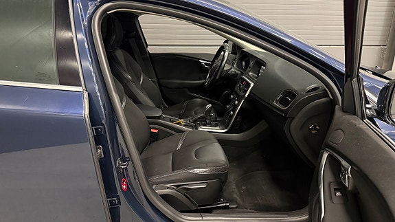 Volvo V40 16 of 27