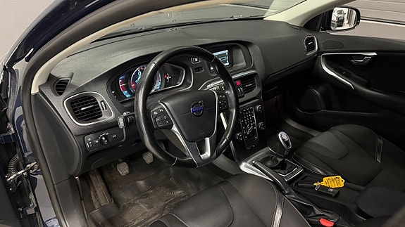 Volvo V40 11 of 27
