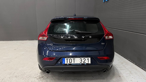 Volvo V40 8 of 27
