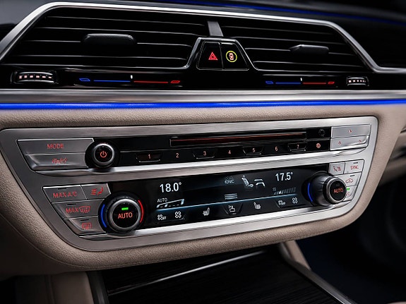 BMW 740Le 23 of 29