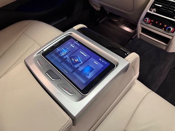 BMW 740Le 15 of 29
