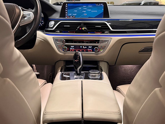 BMW 740Le 19 of 29