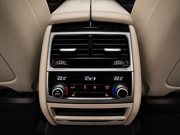 BMW 740Le 24 of 29