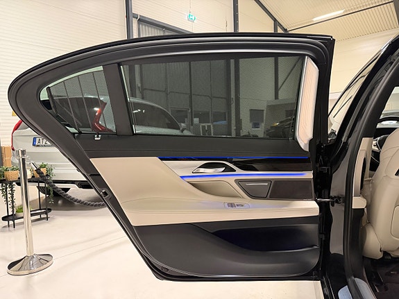 BMW 740Le 12 of 29