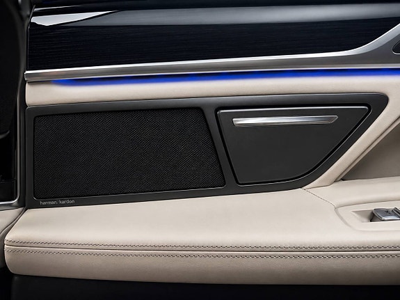 BMW 740Le 21 of 29