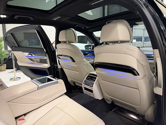 BMW 740Le 14 of 29