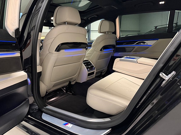 BMW 740Le 16 of 29