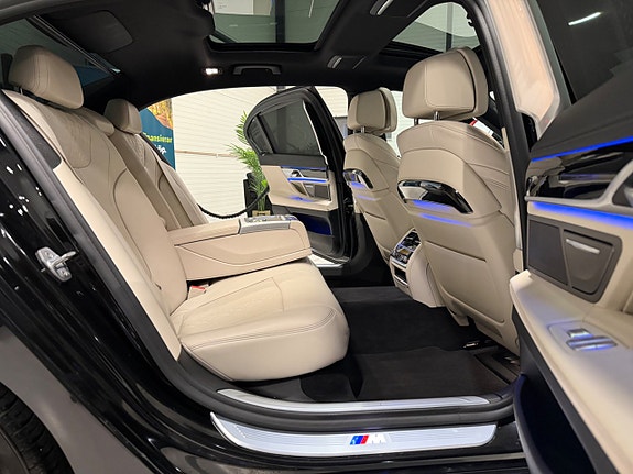 BMW 740Le 8 of 29