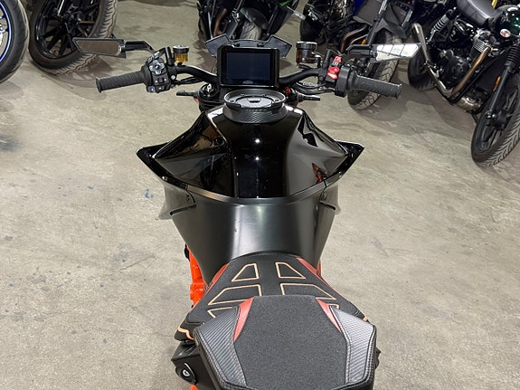 KTM 1290 Super Duke R 1.3 V-twin räntekampanj 3,45% 9 of 12