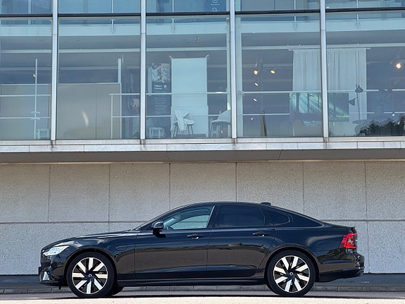 Volvo S90 2 of 5