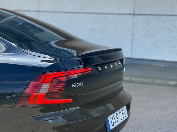Volvo S90 4 of 5