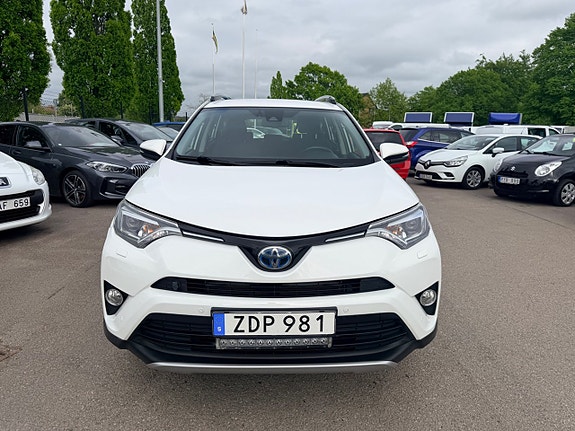 Toyota RAV4 8 of 28