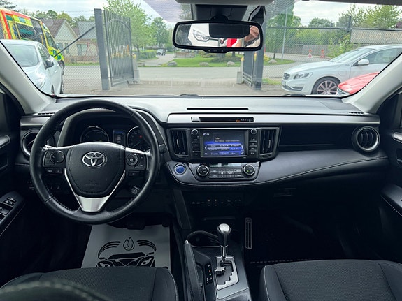 Toyota RAV4 18 of 28