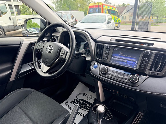 Toyota RAV4 20 of 28