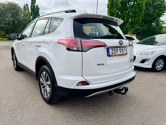Toyota RAV4 3 of 5
