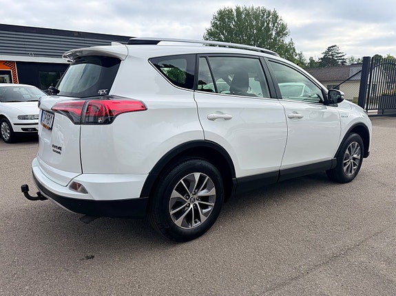 Toyota RAV4 6 of 28