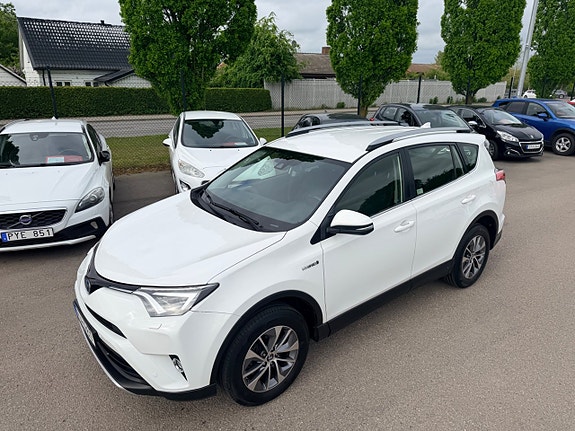 Toyota RAV4 10 of 28