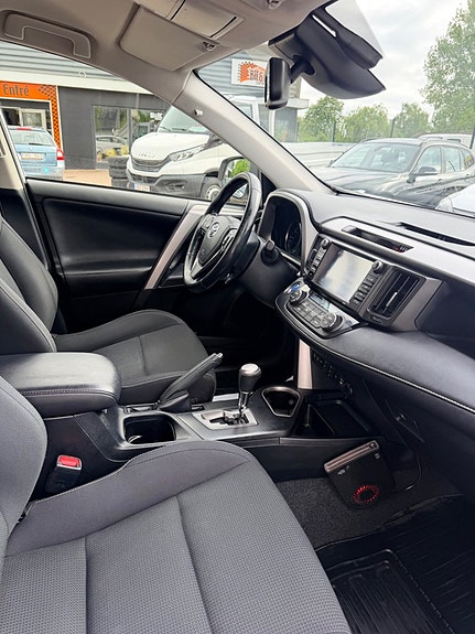 Toyota RAV4 19 of 28