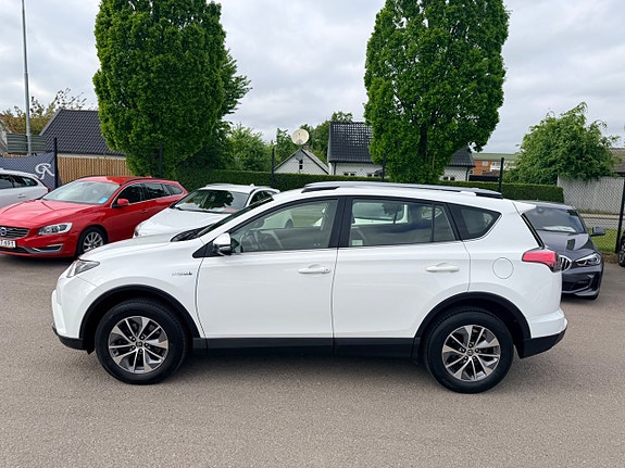 Toyota RAV4 2 of 5