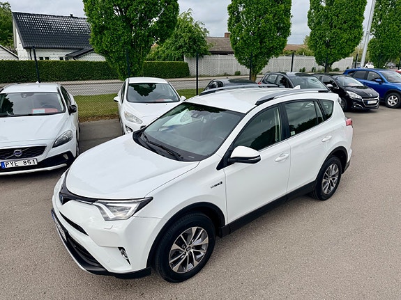 Toyota RAV4 9 of 28