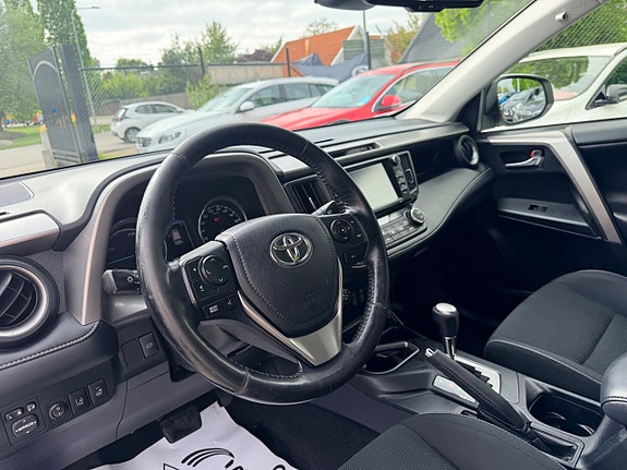 Toyota RAV4 13 of 28