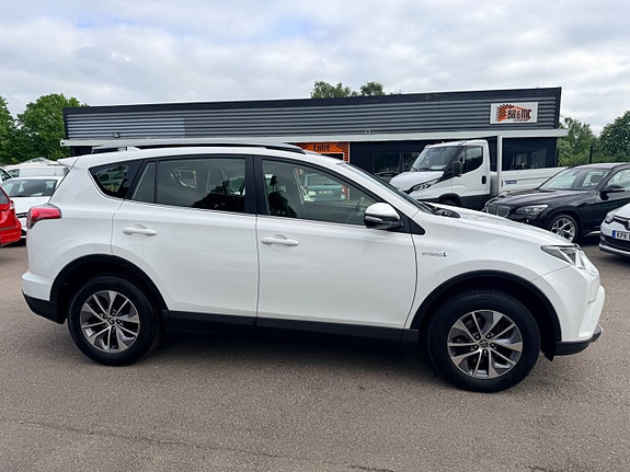 Toyota RAV4 7 of 28