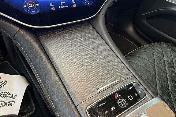 Mercedes-Benz EQS580 12 of 14