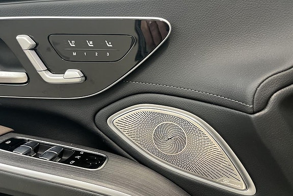 Mercedes-Benz EQS580 13 of 14