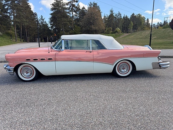 Buick Roadmaster 2 of 5